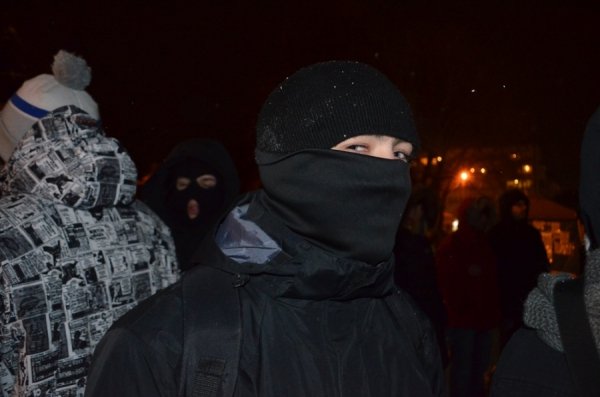 У центрі Луцька на честь Героїв Крут палав тризуб. ФОТО. ВІДЕО