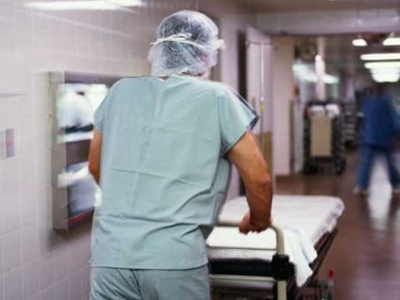 У лікарні на Волині нікому переносити хворих у реанімацію