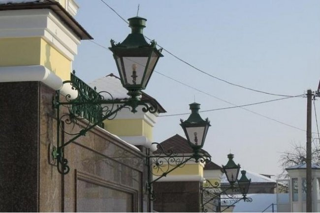 У центр Луцька повернули старовинні ліхтарі