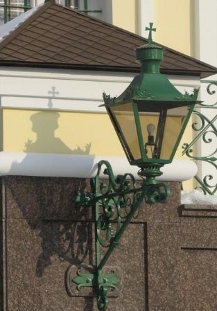 У центр Луцька повернули старовинні ліхтарі