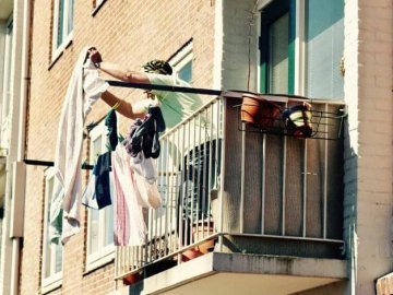 У Нововолинську на балконі незаконно вивісили агітаційний банер