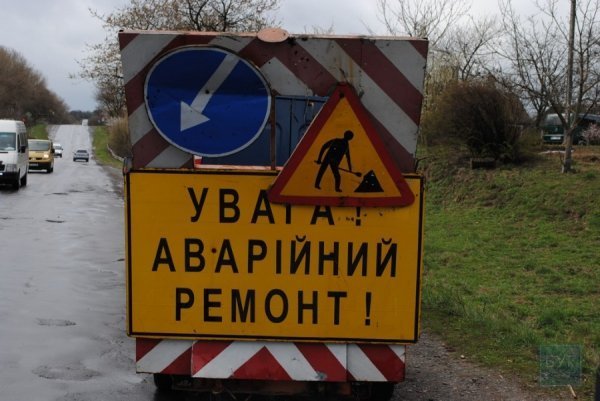 «Інспектор Ляля» допомогла: полатали ями на трасі Нововолинськ – Володимир-Волинський. ФОТО
