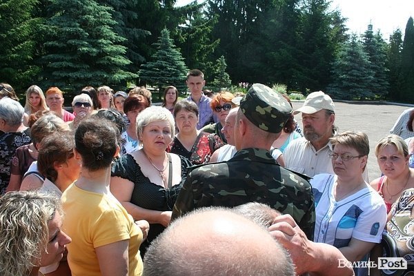 У Луцьку солдатські матері пікетували військкомат. ФОТО