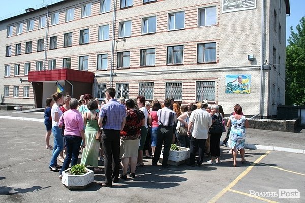 У Луцьку солдатські матері пікетували військкомат. ФОТО