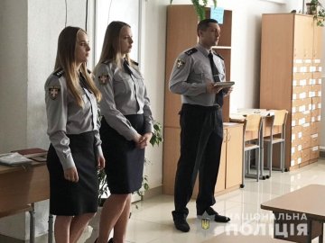 Волинські правоохоронці агітували студентів йти працювати у поліцію
