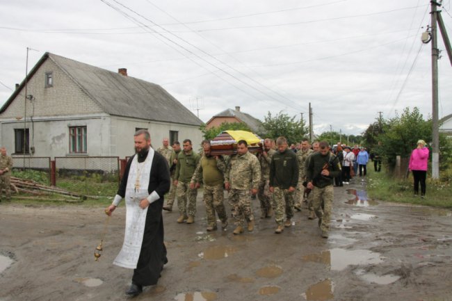 На Волині попрощалися із загиблим на війні Героєм Андрієм Іщиком. ФОТО
