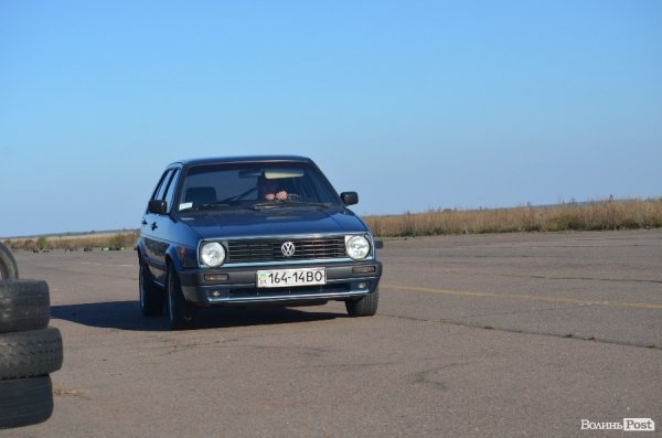 Під Луцьком відбувся чемпіонат з дрег-рейсингу. ФОТО