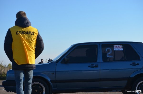 Під Луцьком відбувся чемпіонат з дрег-рейсингу. ФОТО