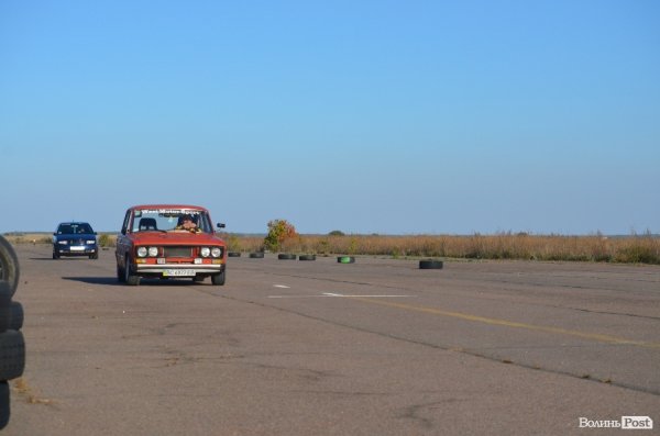 Під Луцьком відбувся чемпіонат з дрег-рейсингу. ФОТО