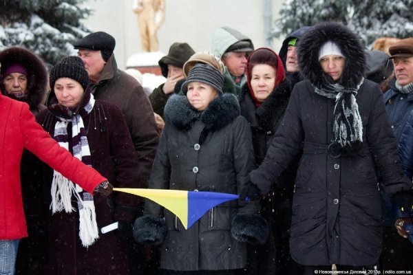 Нововолинськ вшанував Героїв Крут. ФОТО