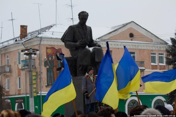 Нововолинськ вшанував Героїв Крут. ФОТО