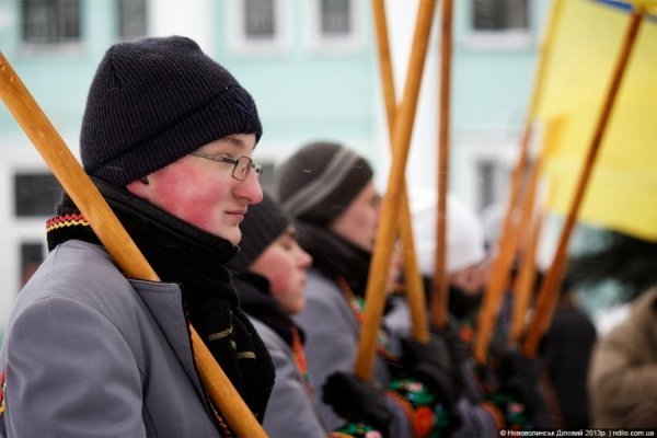 Нововолинськ вшанував Героїв Крут. ФОТО