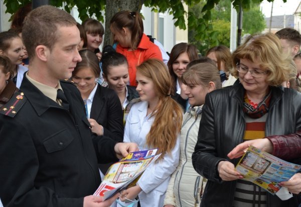 У Луцьку на вулиці вчили рятувати людей. ФОТО