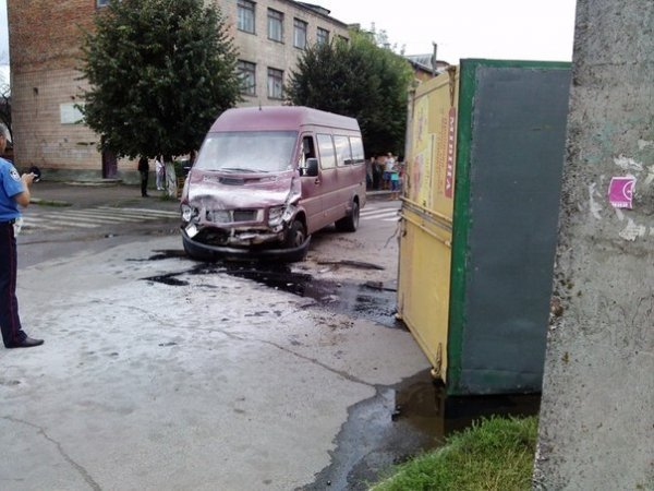 У Ковелі маршрутка врізалася у вантажівку. ФОТО