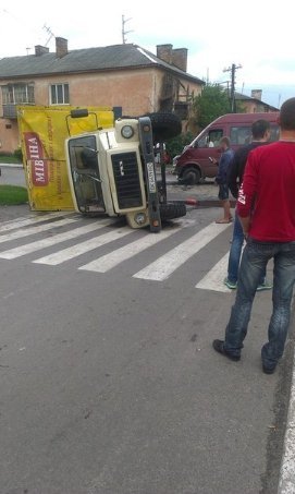 У Ковелі маршрутка врізалася у вантажівку. ФОТО