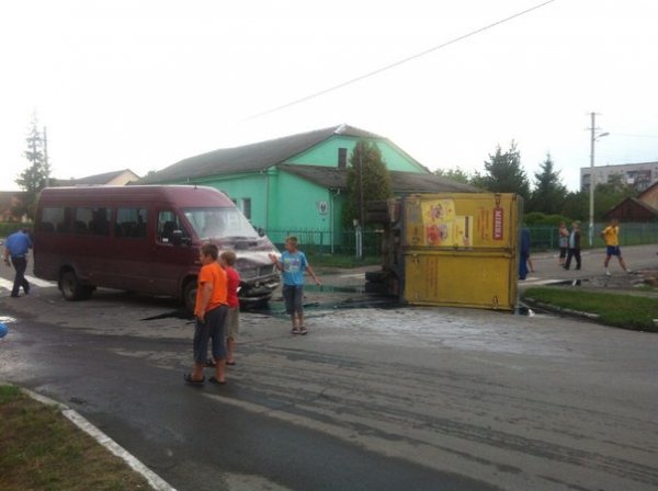 У Ковелі маршрутка врізалася у вантажівку. ФОТО
