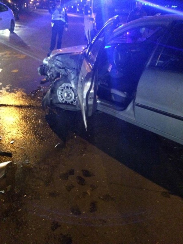 Нічна аварія в Луцьку: водій спробував втекти з місця ДТП. ФОТО