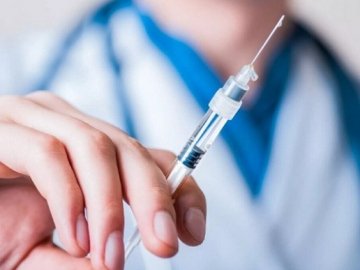 Визначили, хто швидше захворіє: вакциновані чи ті, хто перехворів на Covid-19
