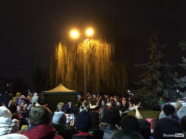 У Ковелі засвітили вогні головної ялинки міста. ФОТО
