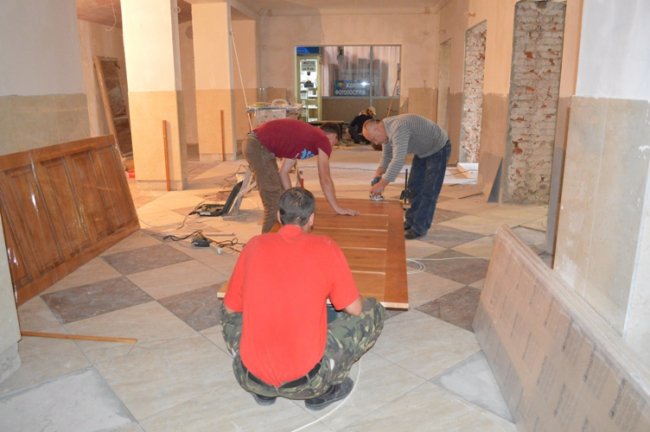 Новий дизайн і шумопоглинаючі панелі: у Ковелі ремонтують «Просвіту»