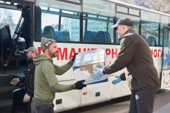 Польські підприємці передали Луцьку гуманітарну допомогу та автобус-амбулаторію. ФОТО