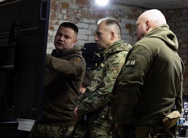 Сирський відвідав частини, які воюють на Курщині