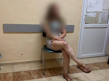 Вбила собаку ножем і різала себе: у Луцьку від самогубства врятували неадекватну дівчину. ФОТО. ВІДЕО. ОНОВЛЕНО