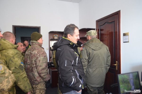 Волинські активісти завітали до найбагатших декларантів