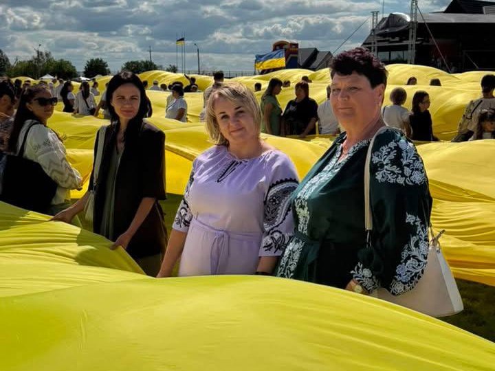 У Боратинській громаді встановили рекорд України, розгорнувши прапор площею понад 6 тисяч квадратних метрів