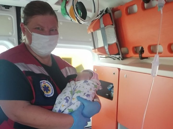 Волинянка народила дівчинку у кареті швидкої допомоги