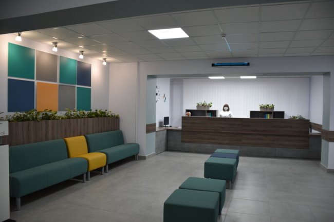 У луцькій поліклініці капітально відремонтували хол. ФОТО