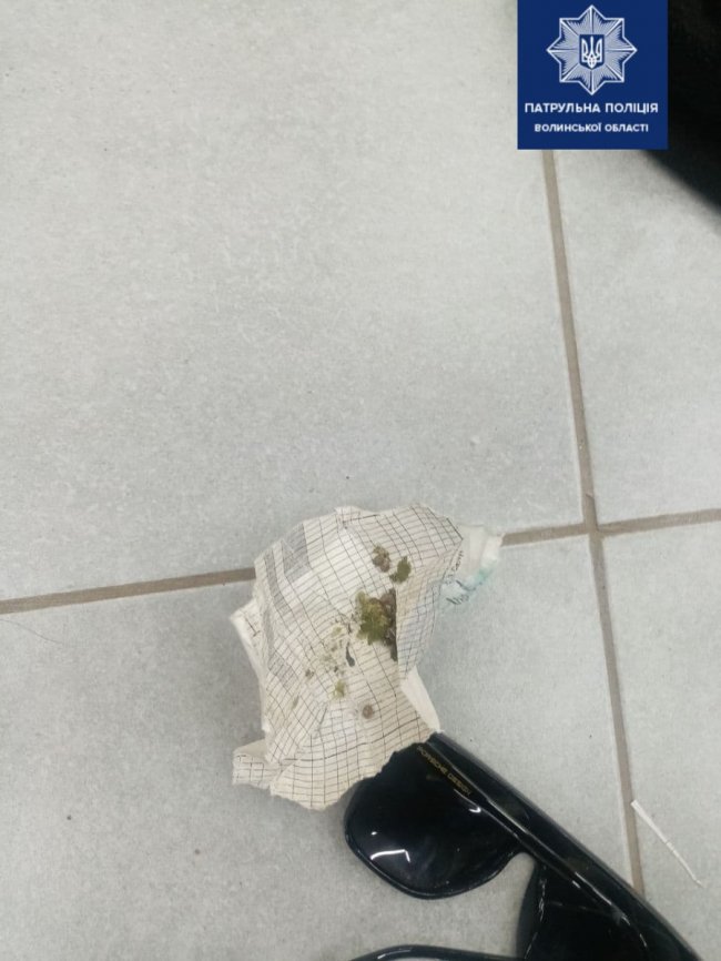 На кілька секунд спрацювала сигналізація: лучанка вночі почула, як хтось проник у магазин. ФОТО