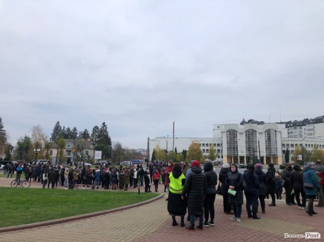 Як у Луцьку відбувався мітинг підприємців та про що говорили за зачиненими дверима. ФОТО 