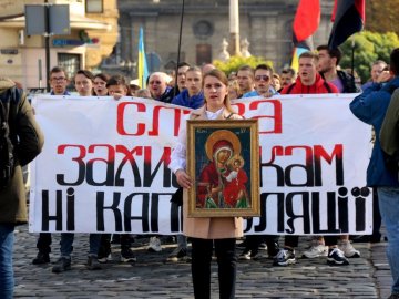 «Ні – капітуляції»: тисячі українців вийшли на акції протесту. ВІДЕО