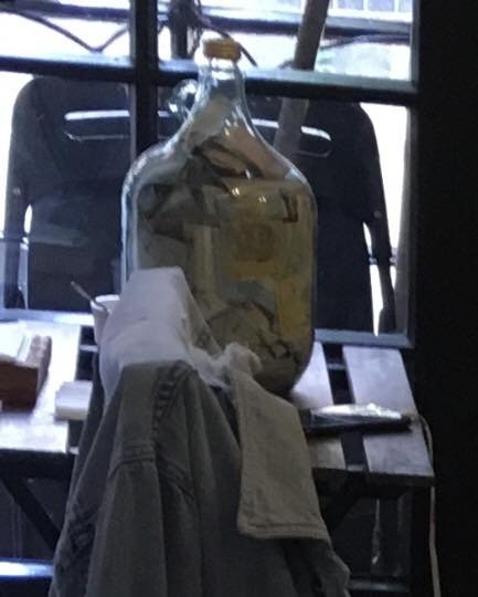 Гроші з легендарного бутля луцького кафе віддали для онкохворої коханої фотографа