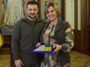 Зеленський нагородив волонтерку з Волині