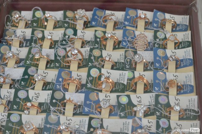 До кольору, до вибору і без «кусючих» цін: у Луцьку відкрився Харківський ярмарок*