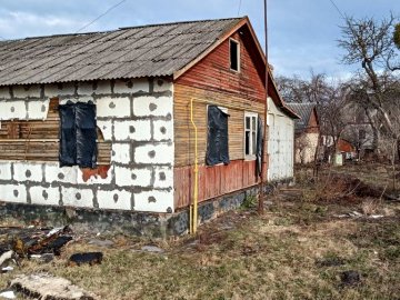 У Володимирі через коротке замикання електромережі горів будинок. ВІДЕО