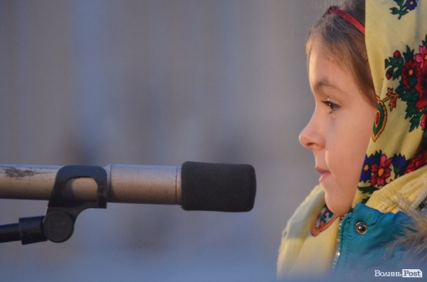 У Луцьку запалили новорічну ялинку. ФОТО