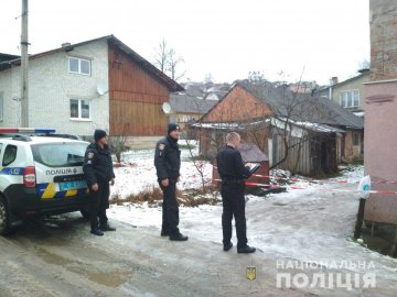 На Львівщині пес приніс на подвір'я пакет з ембріоном людини. ФОТО