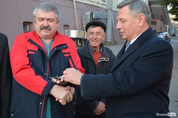 Луцький  госпіталь отримав реанімобіль для перевезення поранених. ФОТО