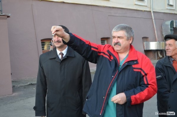 Луцький  госпіталь отримав реанімобіль для перевезення поранених. ФОТО