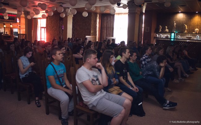 Зрозуміло про складне: у Луцьку говорили про чорні діри