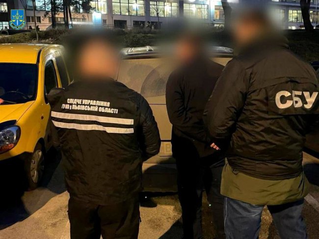 Двоє депутатів на Львівщині погоріли на хабарі у  тисяч