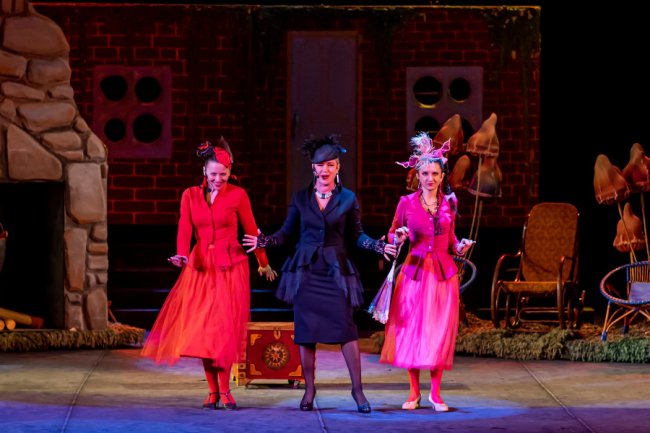 Людина, яка прагне зберегти себе і свій дім у мінливому світі: огляд вистав у Луцьку 14 – 19  жовтня