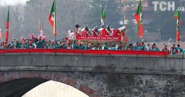 В Італії влаштували масову бійку апельсинами. ФОТО