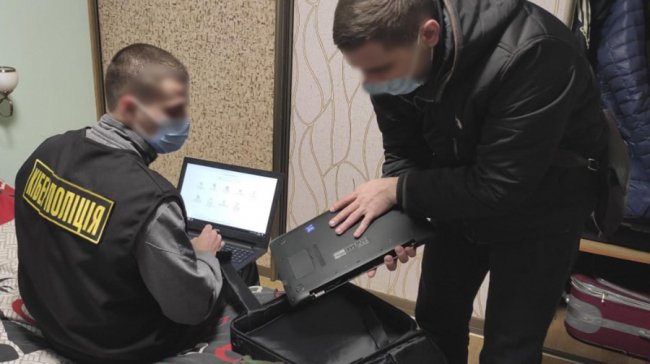 Троє жителів Луцька у соцмережі продавали неіснуючий жіночий одяг