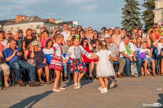 Як колоритні іноземці фестивалили у центрі Луцька. ФОТО