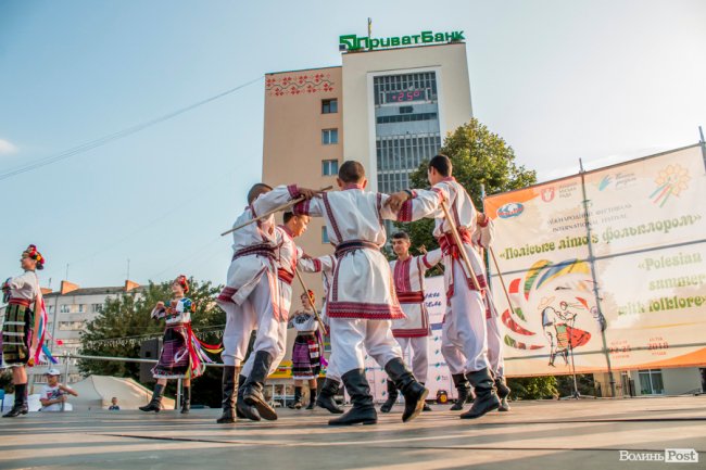 Як колоритні іноземці фестивалили у центрі Луцька. ФОТО
