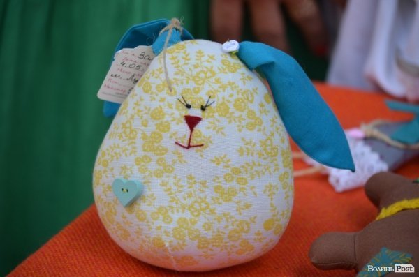 У Луцьку відзначили День молоді та День Конституції. ФОТО